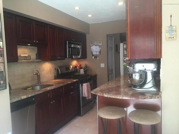 3rd image of 18 Berry Ct
