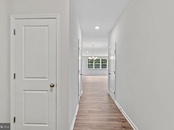 3rd image of 255 Correri St