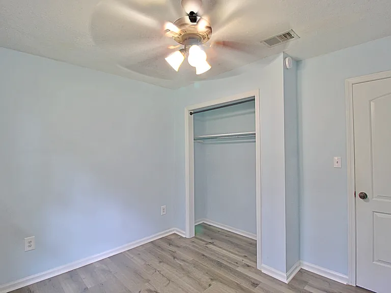 1062 Kelly Dr — Photo 16