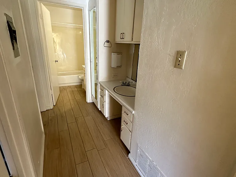 2533 Hillegass Ave #301 — Photo 4