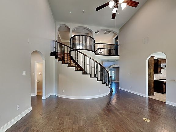 3rd image of 1604 Vintage Ln