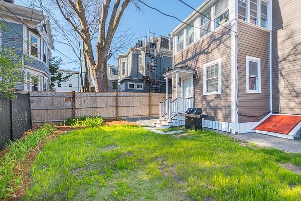 2nd image of 3842 White Oak Dr