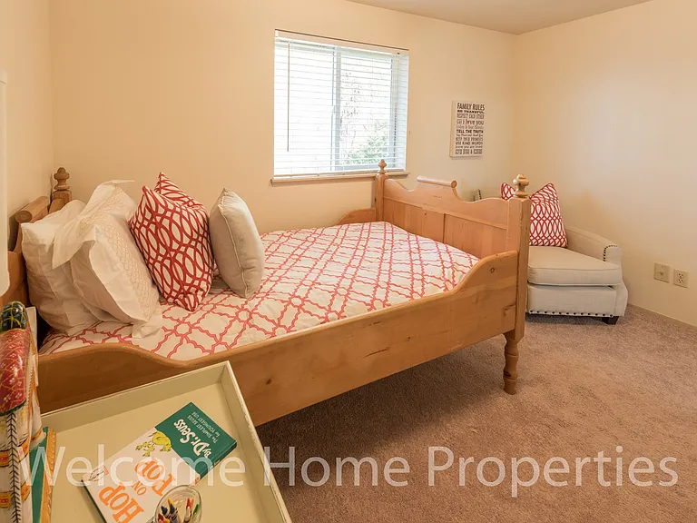 101 Kenwood St — Photo 12