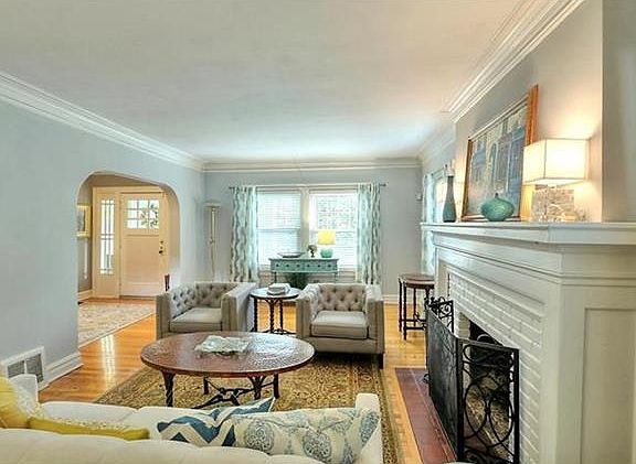 4th image of 105 W 61st Ter