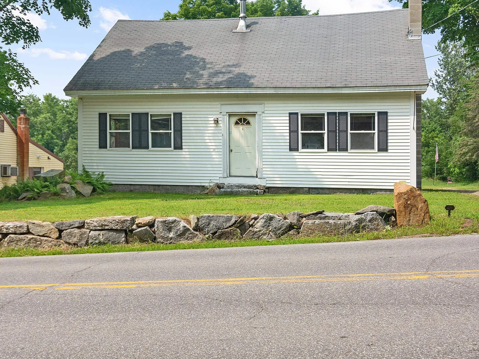 3 bed, 1.0 bath, 1566 sqft, $2,200 — Photo 3