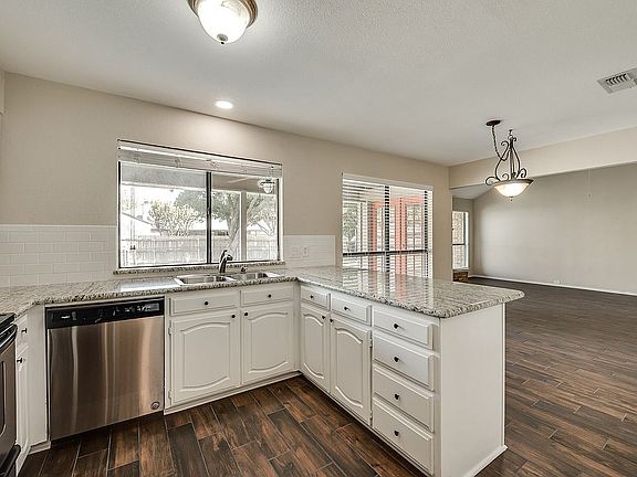 4th image of 1538 Stratford Dr