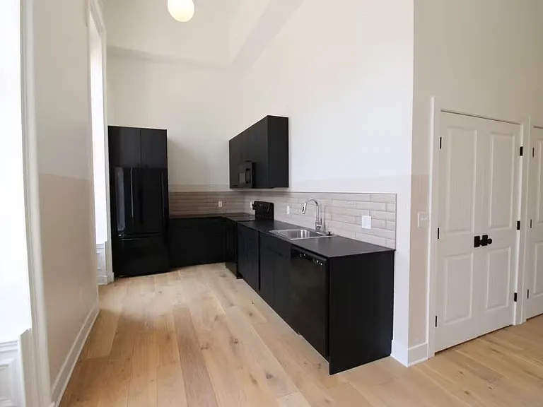 30 W Broad St #405 — Photo 2