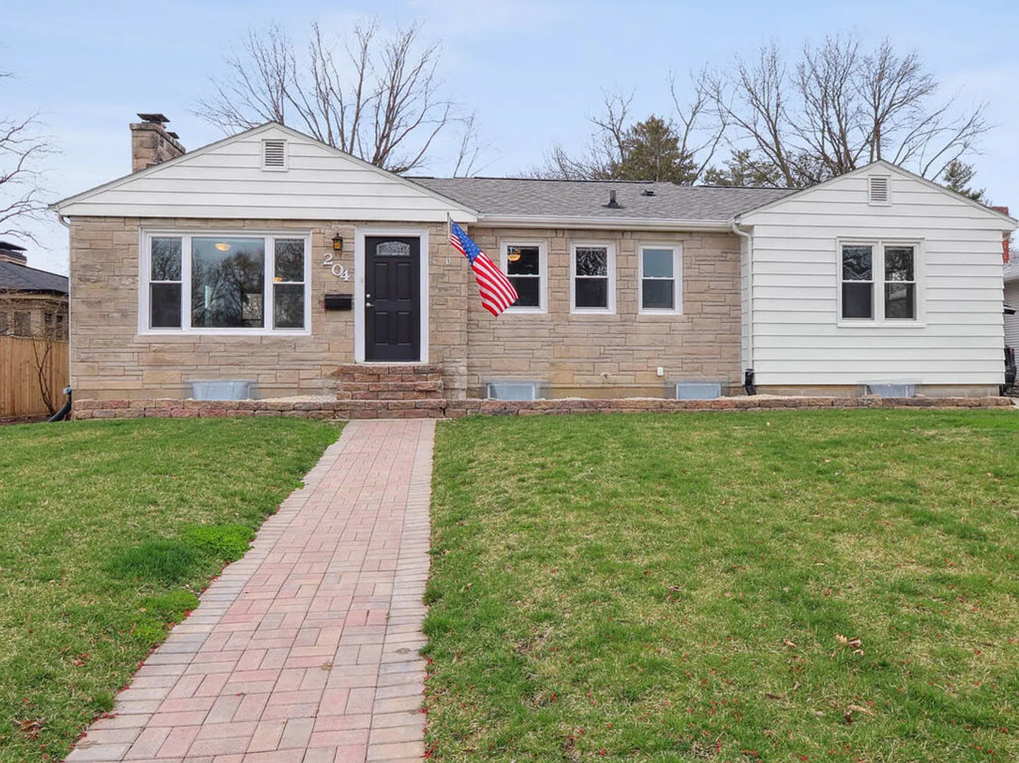 204 Elmwood Dr photo 1