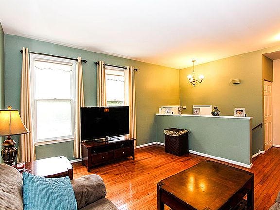 4th image of 12 Meadow Grass Ct