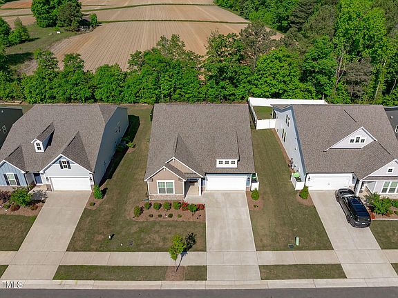 3rd image of 116 Alumroot Rd