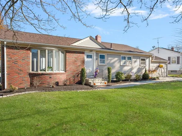 6 Eldorado Dr, Johnston, RI 02919