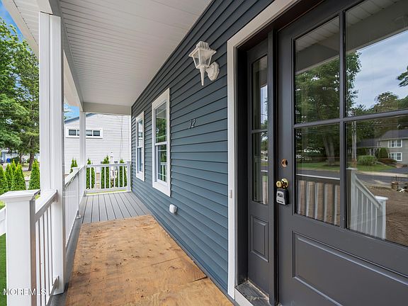 5th image of 32 Blue Jay Drive