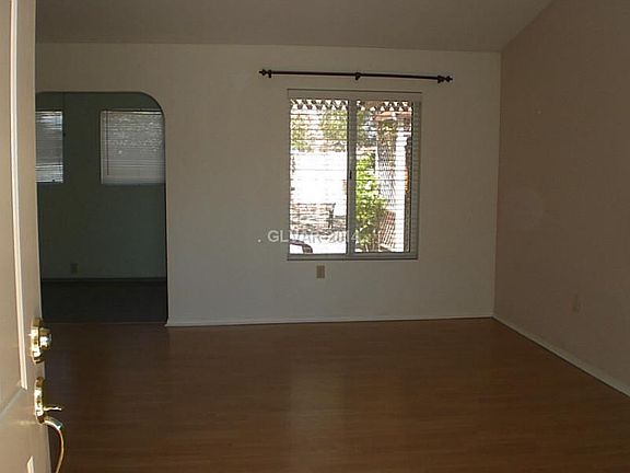 4th image of 9048 Grayling Dr