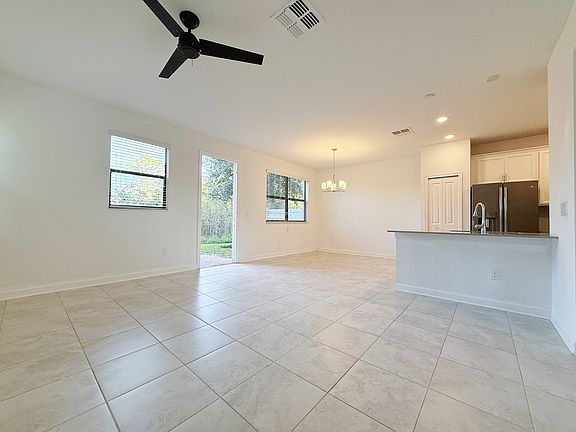 5th image of 1225 Sandwedge St