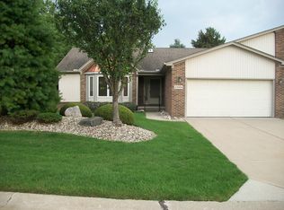 23204 Scotch Pine Ln, Macomb, MI