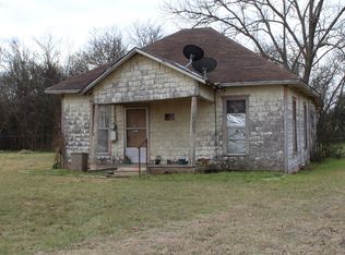 519 S Judge Hailey Dr, Lott, TX 76656