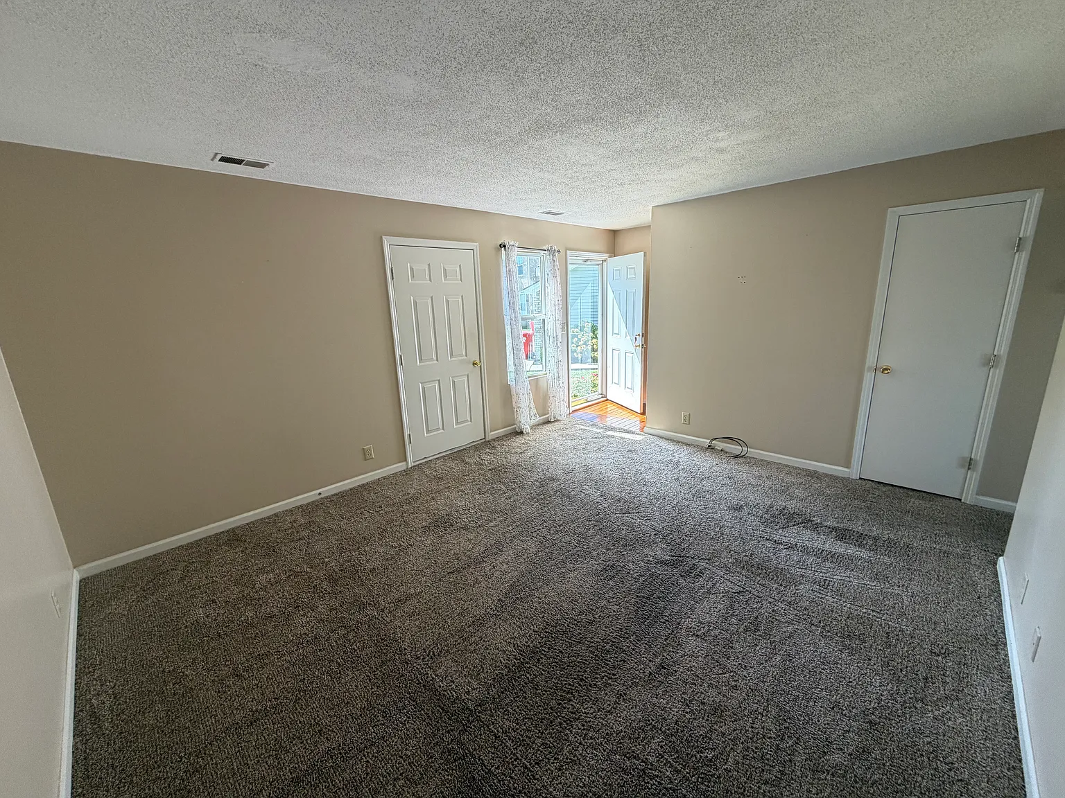 2 bed, 1285 sqft, $1,500 — Photo 2
