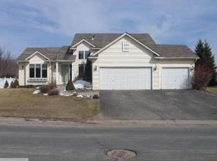2410 Brinkhaus St, Chaska, MN 55318