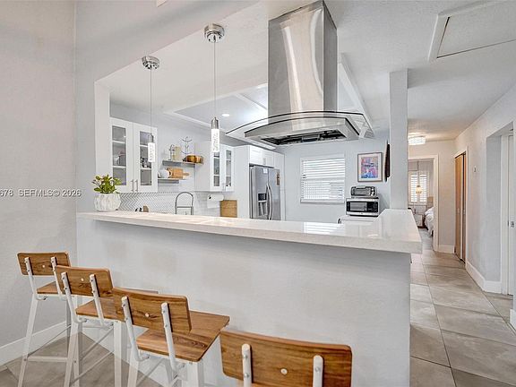 4th image of 5535 SW 24th Ave