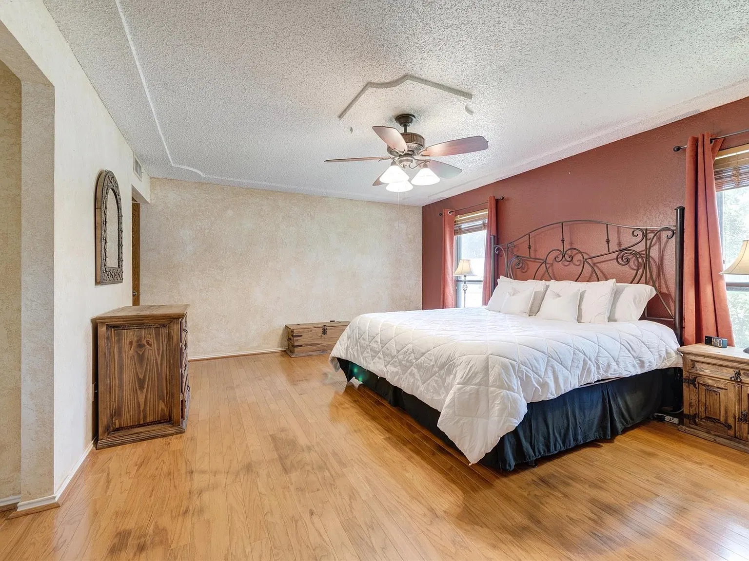 3 bed, 2468 sqft, $3,000 — Photo 3