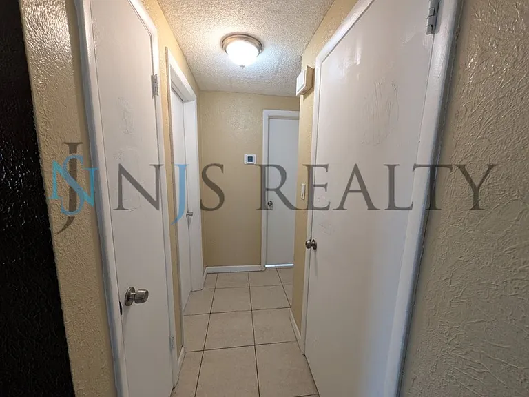 3034 Roxbury Dr — Photo 6
