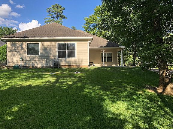Large, shaded back yard...