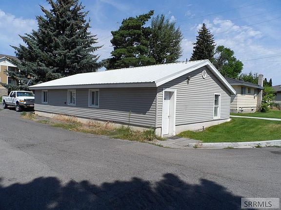 3rd image of 883 S 5th W