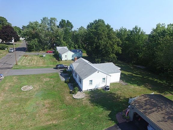 5th image of 36 Courtney Dr