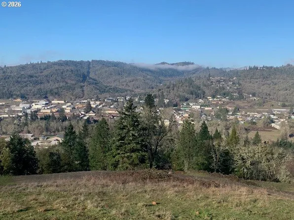 2 NE Pearce Rd #2, Roseburg, OR 97470