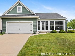592 N Creek Ct NE, Rockford, MI 49341