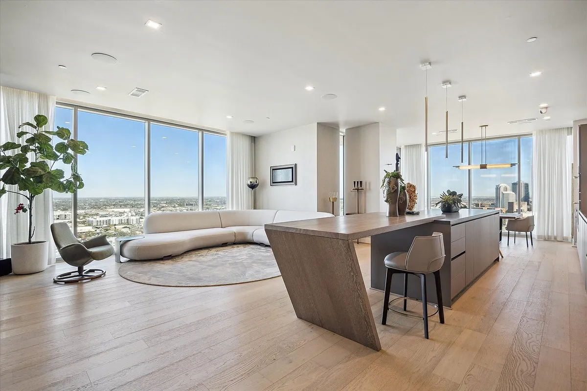 Building Photo - 1711 Allen Pkwy #2506