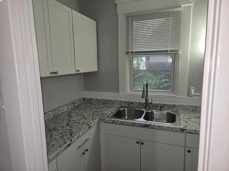 1321 12th St NE #1 — Photo 3