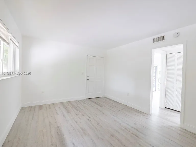 1091 SW 4th St #2 — Photo 18
