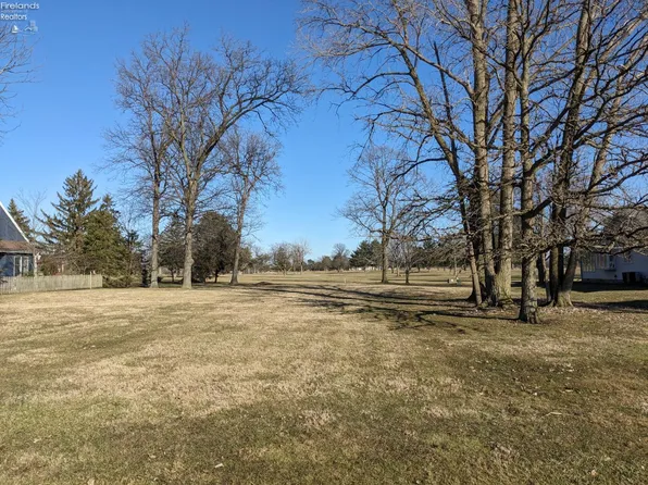 1277 S Golf Ln, Oak Harbor, OH 43449
