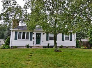 37 Cedarwood Dr, Riverside, RI 02915