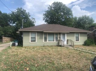 1204 Whaley Dr, Gainesville, TX 76240