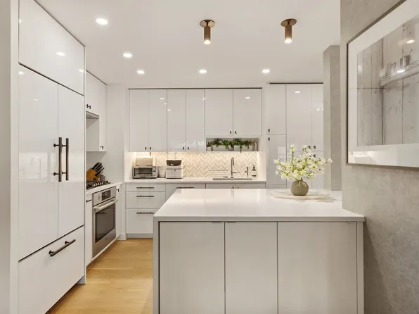 300 East 71st Street image 1 of 7