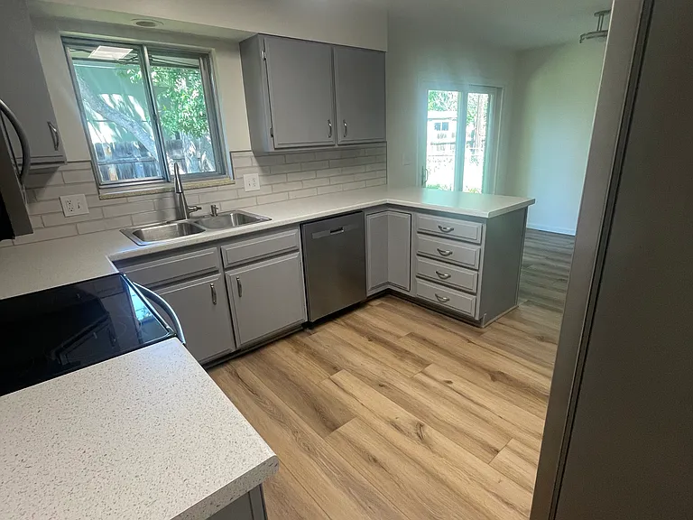 1113-1115 Cypress Dr #1113 — Photo 3