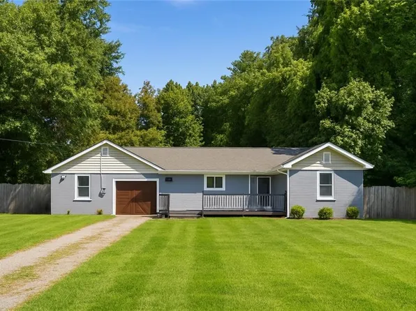 114 Greenbrier Rd, Chesapeake, VA 23320