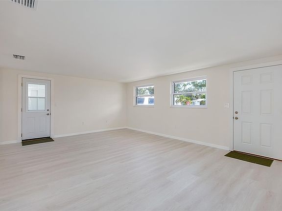 4th image of 652 Circlewood Dr #T-7