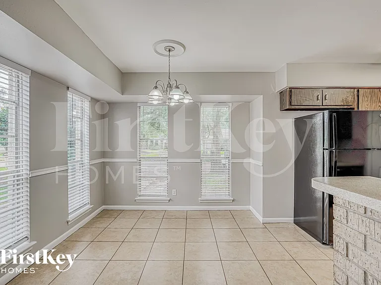 6610 Rowell Ct — Photo 6