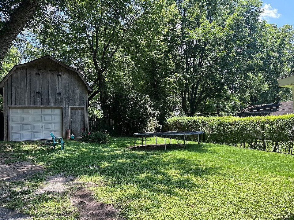 2nd image of 1831 Fuller Rd