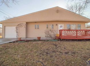 1611 SW Harp Pl, Topeka, KS 66611
