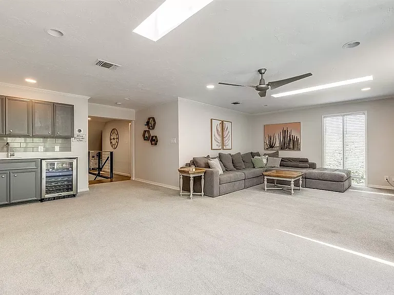 9805 Estate Ln — Photo 24