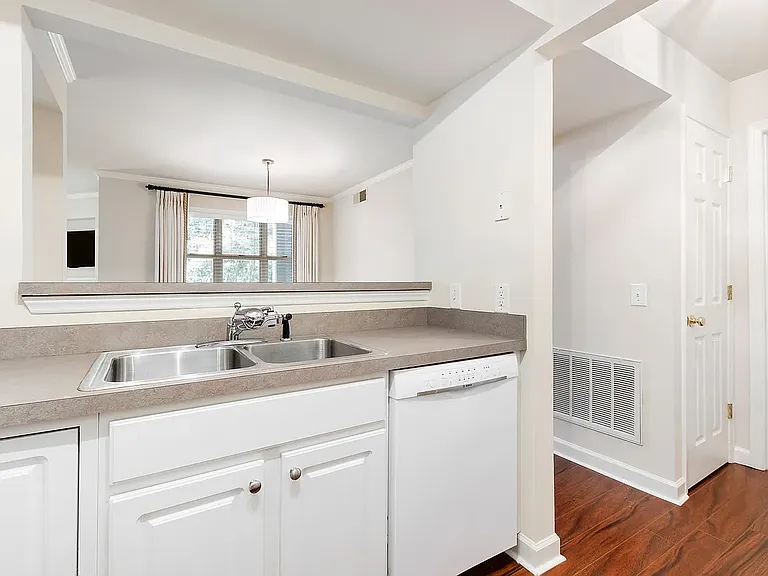 1121 Parkridge Ln #203 — Photo 6