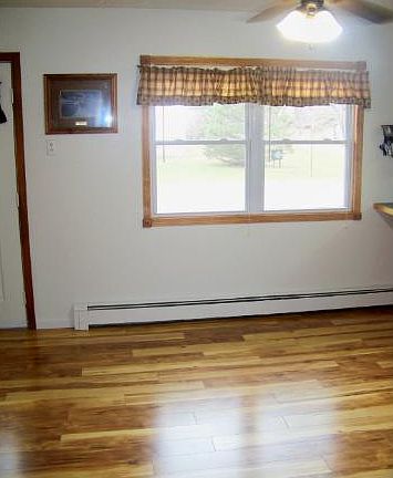 4th image of 519 Barry Ave