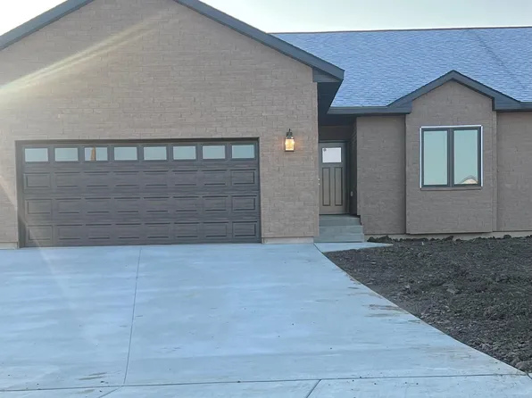 708 W Opal Ln, Hartford, SD 57033