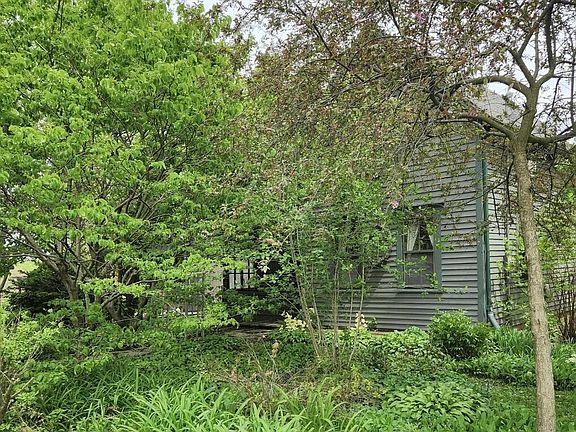 3rd image of 409 N Erickson St