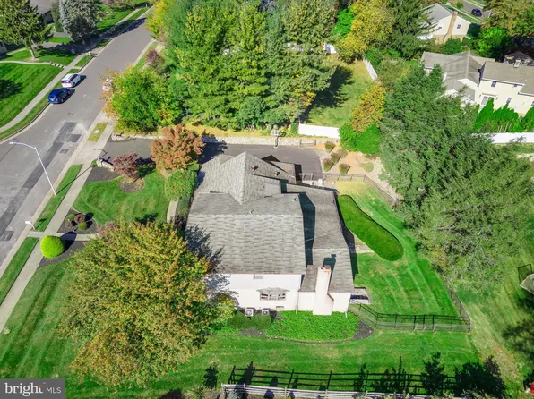 1209 Gantt Dr, Huntingdon Valley, PA 19006