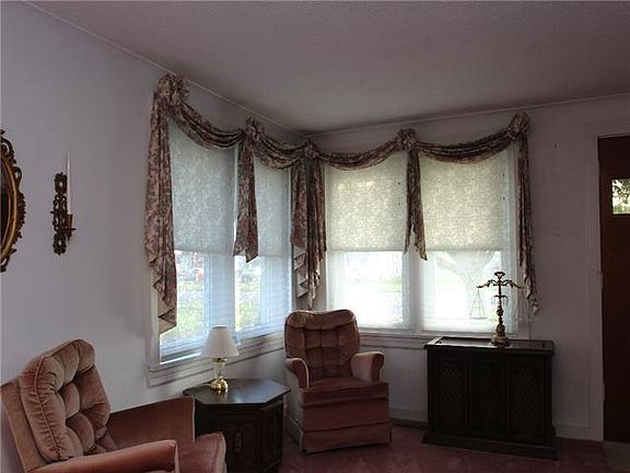 3rd image of 619 W Boundary St